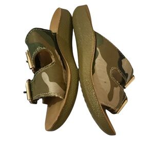 Link comfort size 6 unisex Kids Camo Sandals